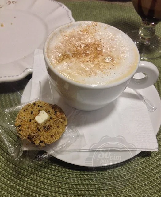 [Cappuccino acompanhado de Tortinha Integral]