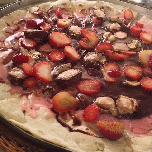 [Pizza Sonho de Valsa com Morangos]