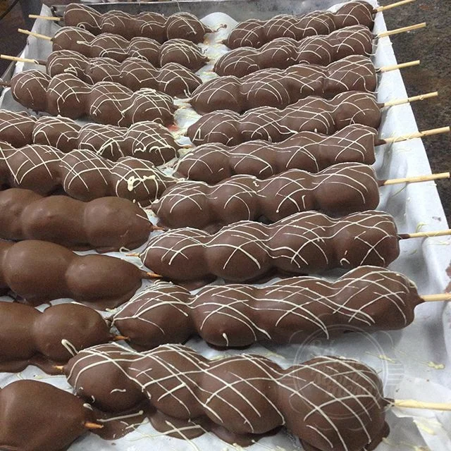 [Morangos cobertos - Produção Confeitaria/Doceria Perini]