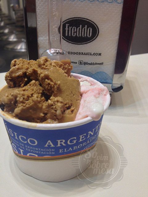 [...acompanhado com sorvete de Doce de Leite...]