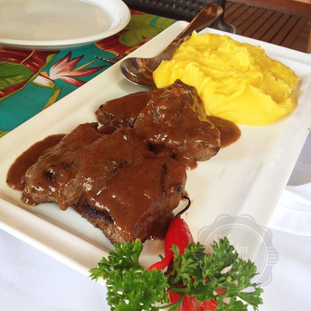 [Filé ao molho Tamarindo com Purê de Mandioquinha]