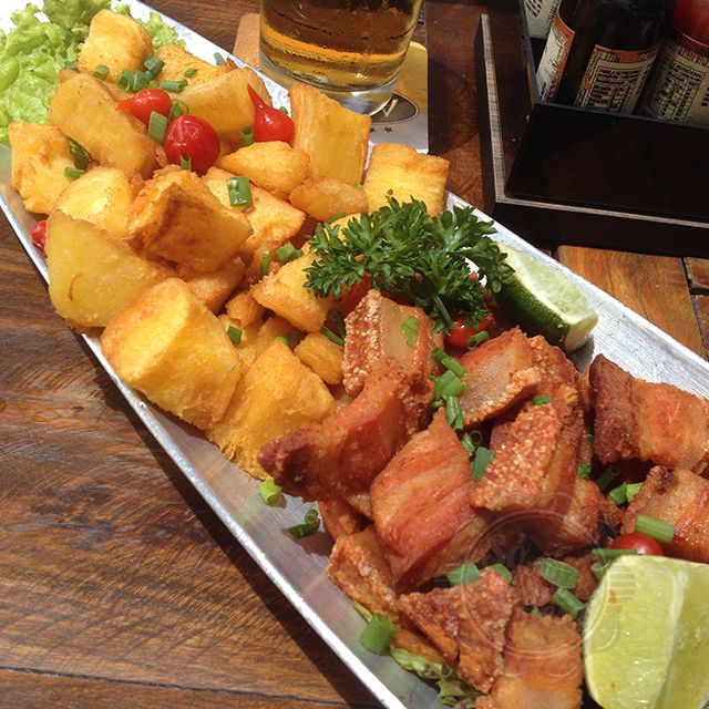 [Torremos de Barriga com Aipim Frito - sequinhos, crocantes, suculento e delicioso]