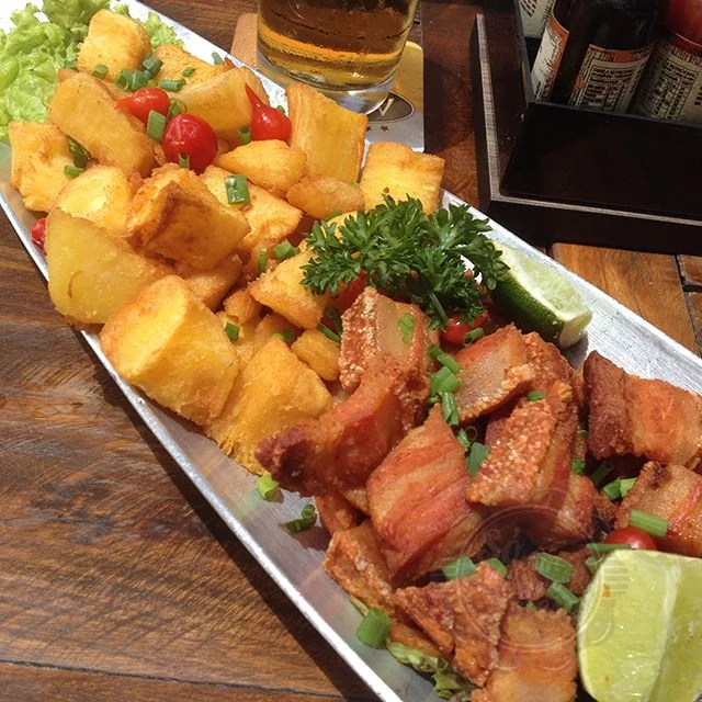 [Torremos de Barriga com Aipim Frito - sequinhos, crocantes, suculento e delicioso]