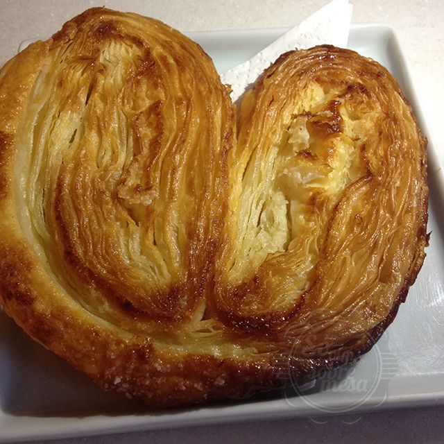 [Doces de Portugal - uma doceria típica clean e linda. Bem iluminada, limpíssima e charmosa]