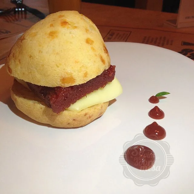 [ Pão Mineiro recheado com Goiabada + Requeijão em barra]