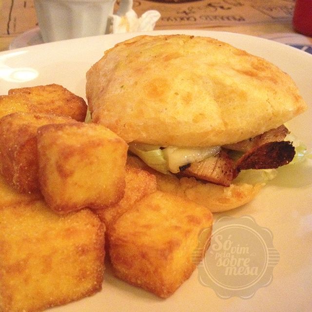 [Sandubinha perfeito e que Polenta Frita DE-LI-CI-O-SA]