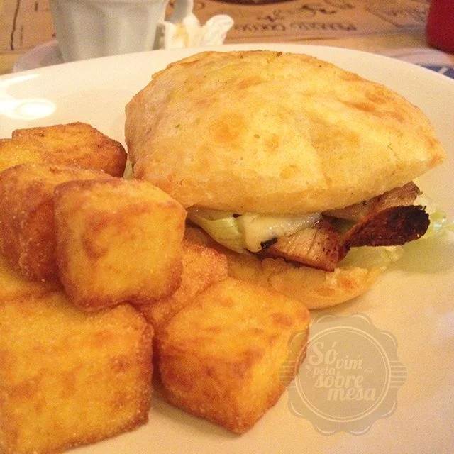 [Sandubinha perfeito e que Polenta Frita DE-LI-CI-O-SA]
