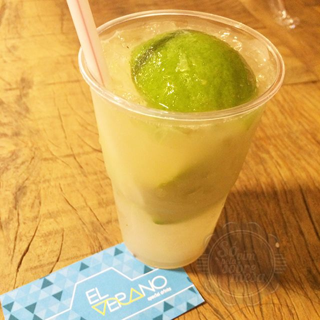 [Caipirinha feita pelos meninos El Verano - feita com a cachaça Sagatiba]
