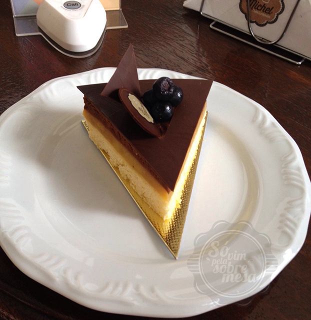 [Na St. Michel me sinto em Paris, pela ambientação, pelos sabores e delicadas das doçurinhas]