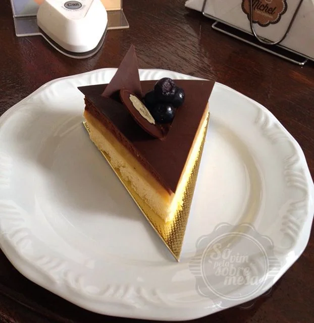 [Na St. Michel me sinto em Paris, pela ambientação, pelos sabores e delicadas das doçurinhas]