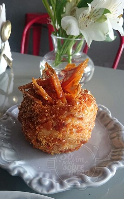 [Torta Tuty - sequilhos e caramelo de açúcar de comer suspirando e gemendo de tanta delicia]