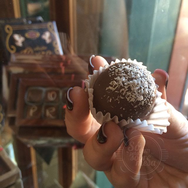 [Provamos o Bombom Trufado de Coco]