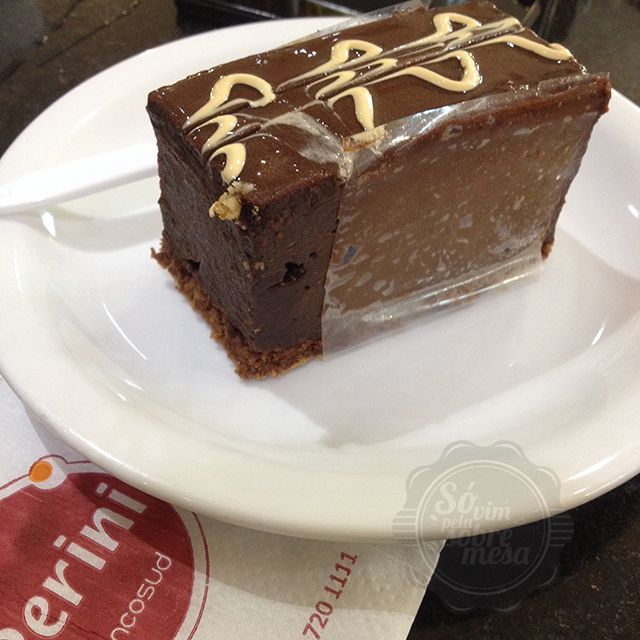 [Torta Mozart - torta mousse no sabor chocolate meio amargo]