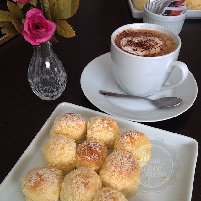 [Cappuccino e Mini Pãozinho Delícia - come que nem pipoca, mas tem em outros tamanhos também]