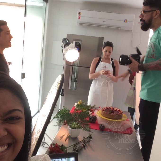 ['nóis trabalha, mas come e se diverte']