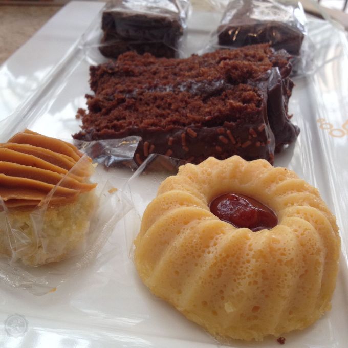 \[Bolinho de Coco com Goiabada\]