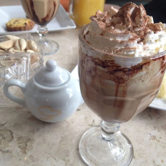 \[Cappuccino Doces Sonhos -quentinho. Mas pra quem prefere algo mais refrescante tem o gelado também!\]