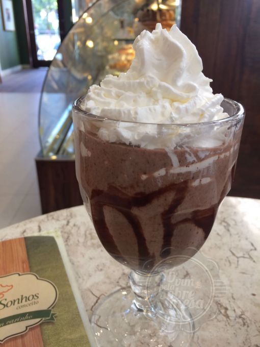 \[Café Frappé - cremoso e geladinho com chocolate e um toque de café - Ideal para o lanchinho em família\]