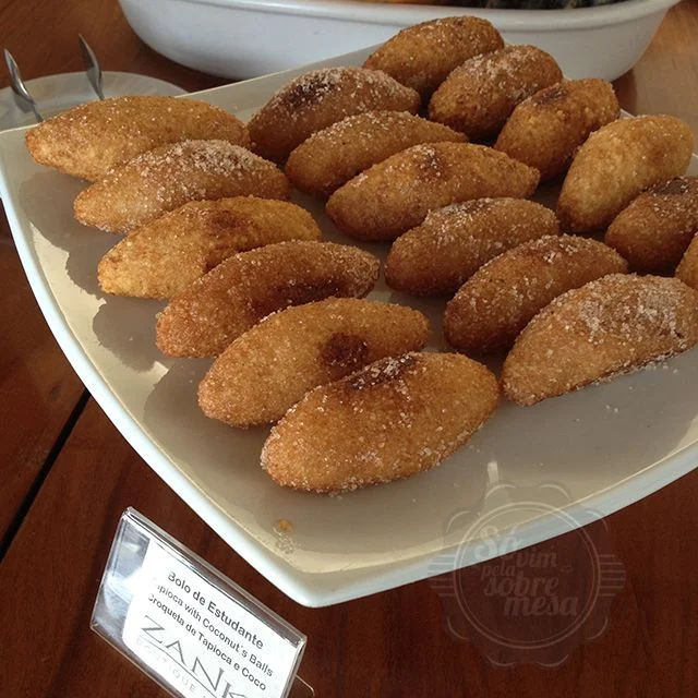 \[ Bolinho de Estudante \]