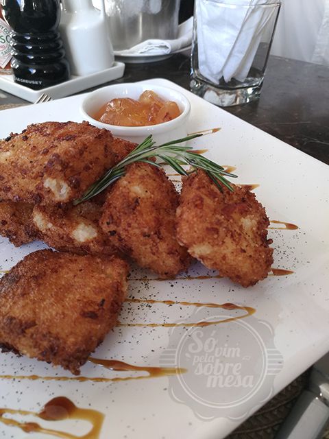 \[ Dadinho de Tapioca \]