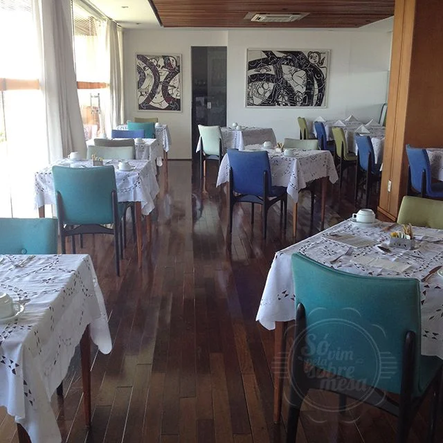 \[ Restaurante \]