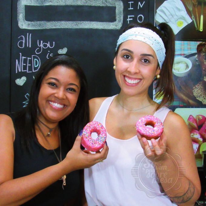 \[ eu e a Nath - orgulhosas dos nossos fofinhos e deliciosos donuts\]