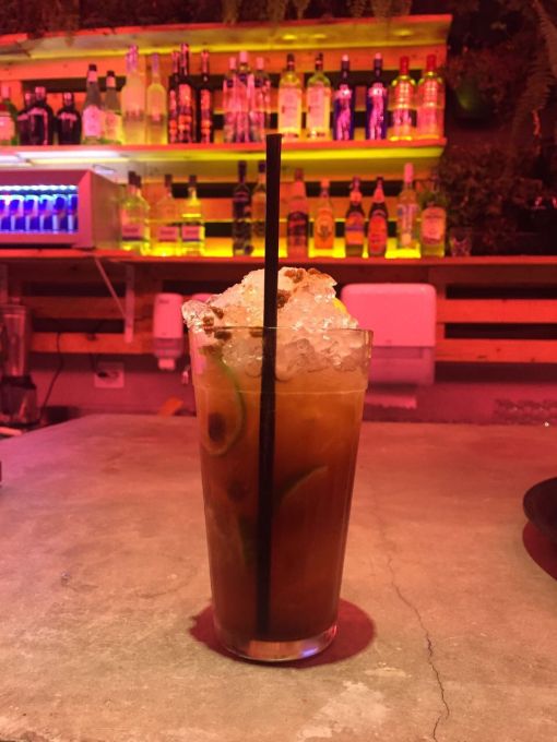 \[Drink ´Morena´: cachaça envelhecida em umburana, limão-taiti, suco de limão siciliano e rapadura\]