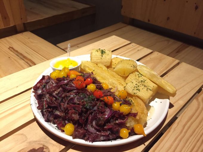 \[Carne Seca com Mandioca\]