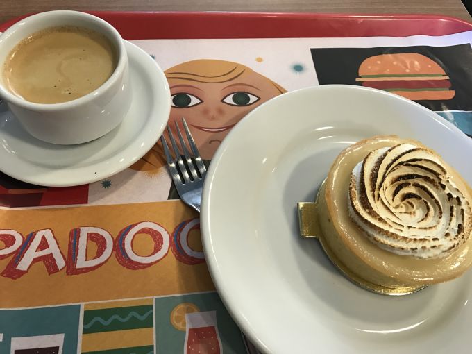 \[Com cafezinho fica melhor ainda\]