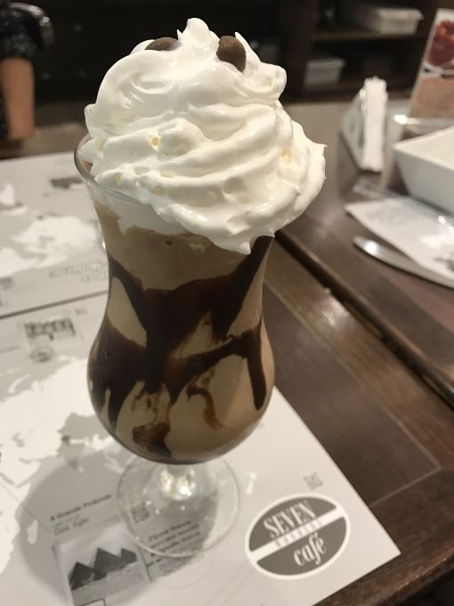 \[Cristo Redentor - espresso, sorvete de nata, chocolate Seven com essência de Macadâmia e Chantilly\]