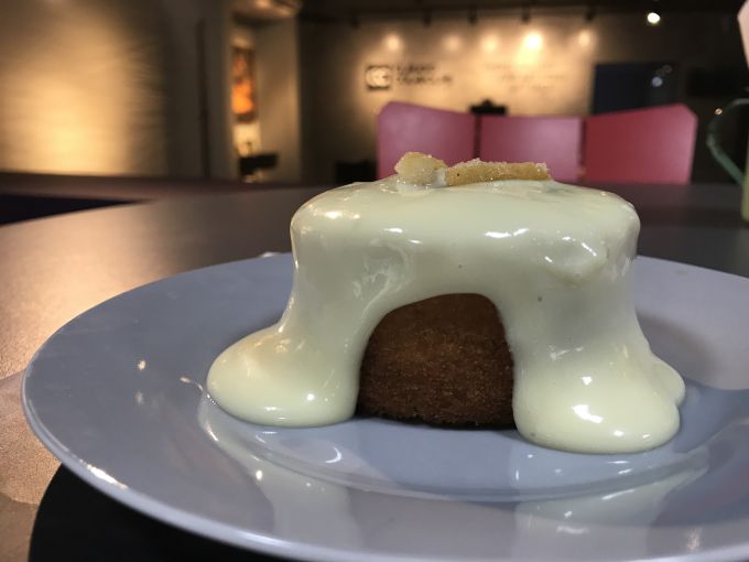 \[Bolinho de Limão - aromático, fofo e bem molhadinho. Especial com essa cobertura fantástica\]