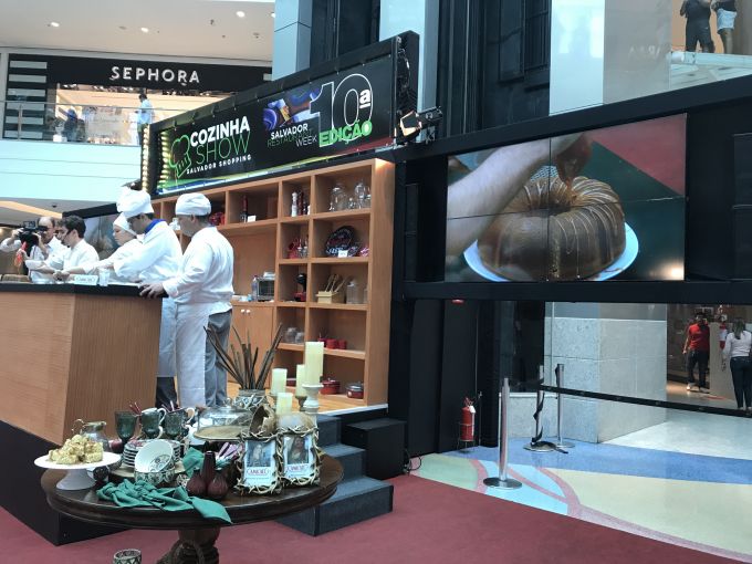 \[o Cake na versão fôrma de furo no meio\]