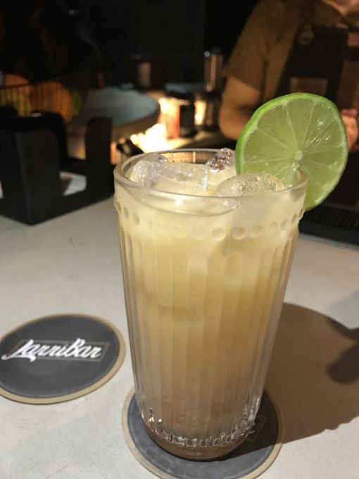 \[Caju Amigo - caju cachaça e limão\]