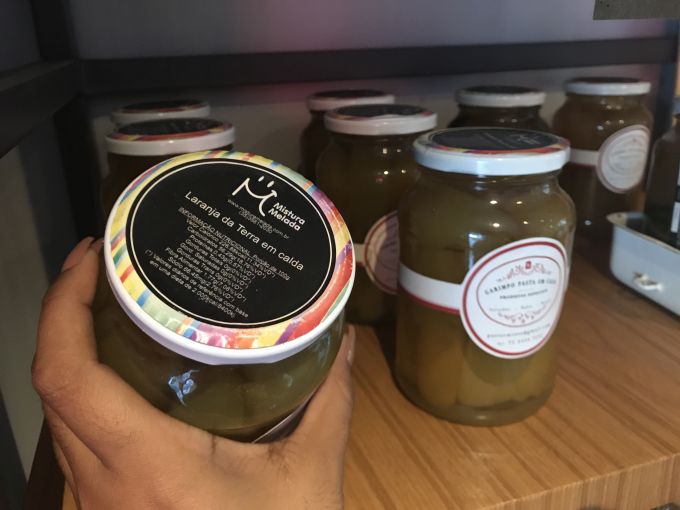 \[Além das massas, molhos e pães feitos no próprio estabelecimento para levar pra casa, ainda encontram os doces típicos artesanais de Minas e do interior da Bahia\]