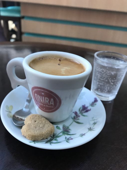\[Ate o cafezinho expresso simples tem amor. E este amanteigado é perfeito.\]