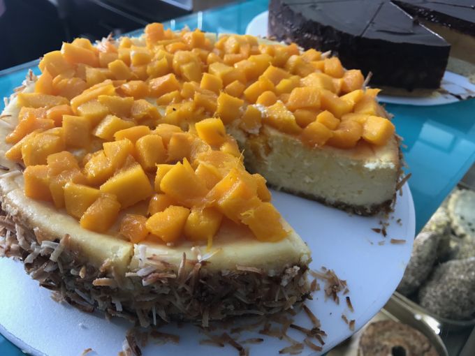 \[Para quem gosta de algo mais leve, menos doce e muito refrescante, essa cheesecake de Manga com Coco é surpreendentemente deliciosa\]