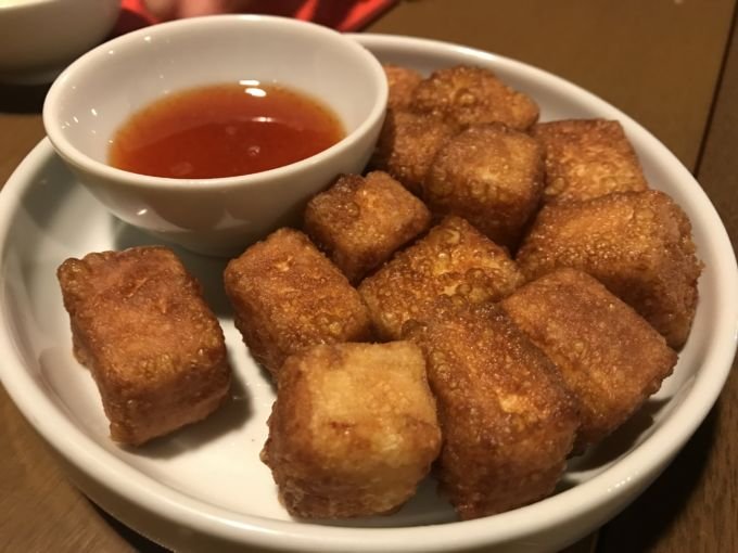 \[Polenta da Casa com Molho Harissá\]