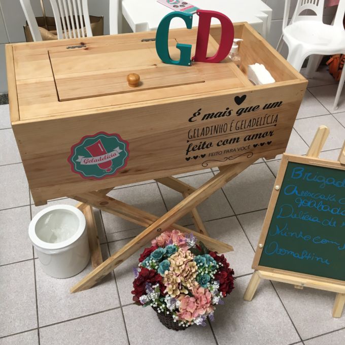 \[Caixa térmica em madeira, um toque elegante, moderno e fofo\]