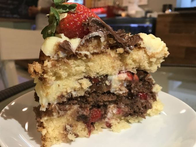 \[E a famosa e perfeita: Ninho com Nutella e Morangos\]