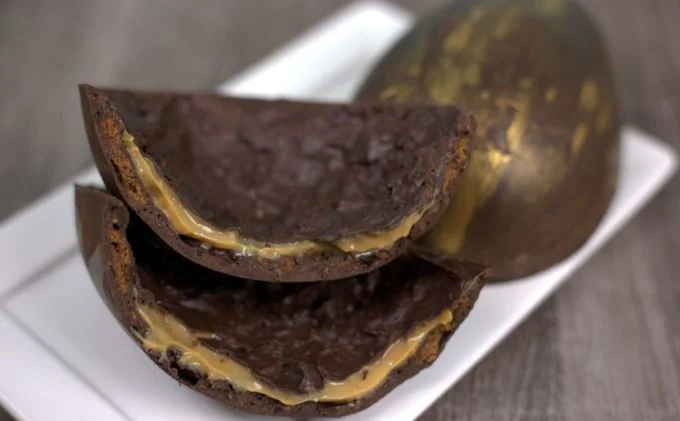 \[Ovo de Páscoa do Rodrigo Ribeiro @rodrigoribeirogourmet - Gran Chef Chocolatier Cordão de Ouro 2016 - Imagem: Blog da Confeiteira\]