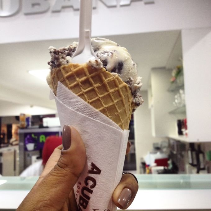 _Desde de 1930, **A Cubana Sorvetes**, adoça e refresca os soteropolitanos e muitos turistas, também. Unidades: Elevador Lacerda (na infância de meu pai, segundo ele era o melhor Dusty Muller e Coco Espumante da cidade), Pelourinho, Pituba e Rio Vermelho._