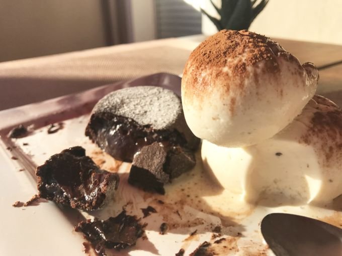 _**Isola dei Sapori** - é um autêntico restaurante italiano, na casa além de pratos típicos os gelatos tem um Q de baianidade, como o gelato de umbu. Têm uma textura ímpar. Rua Guedes Cabral nº 123 - em frente a paróquia de Sant'ana no Rio Vermelho)._