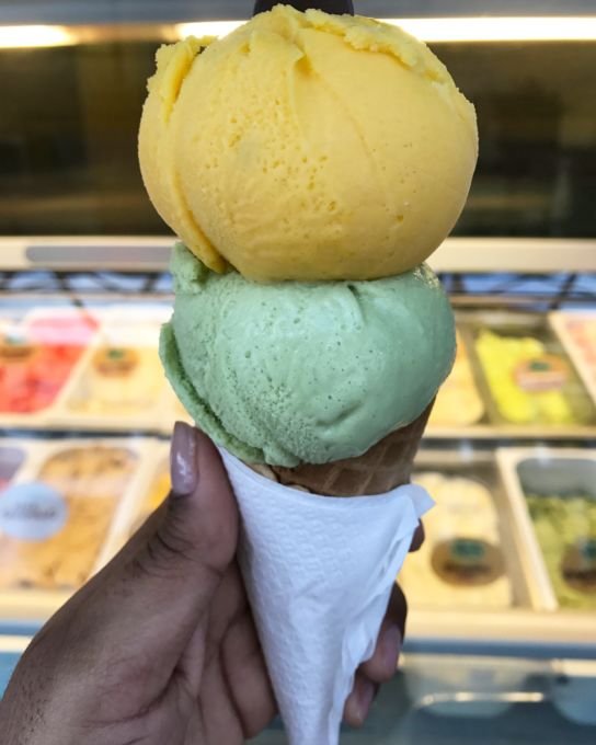 Na **Tropicália Gelato & Café** são 30 opções de sabores, entre elas Manga e Capim Santo, e ainda tem opções diet e vegana.