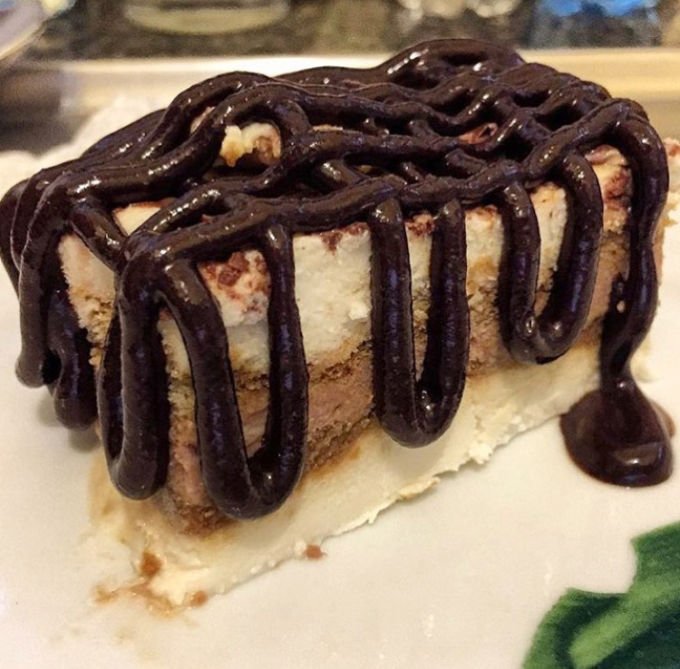 Semifreddo dos Deuses Romanos. Click: @restaurantediliana