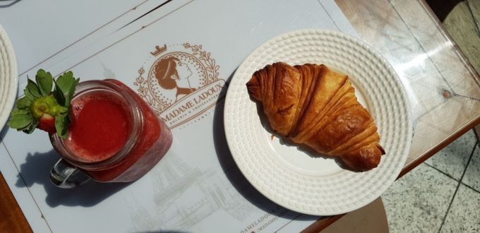 _E mais: aos sábados a Madame fornece Café da manhã na unidade do Salvador Shopping - das 9h as 11:30._