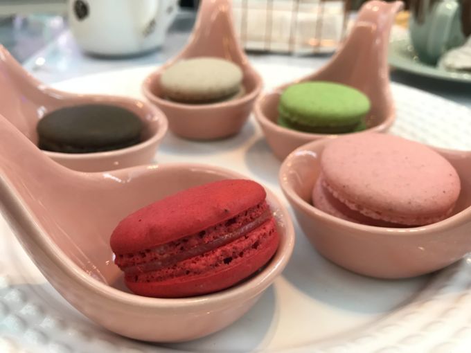 _E como uma boa doceria no estilo francês, claro que não poderia faltar o Docinho clássico e famoso do da cidade mais romântica: Macarons_