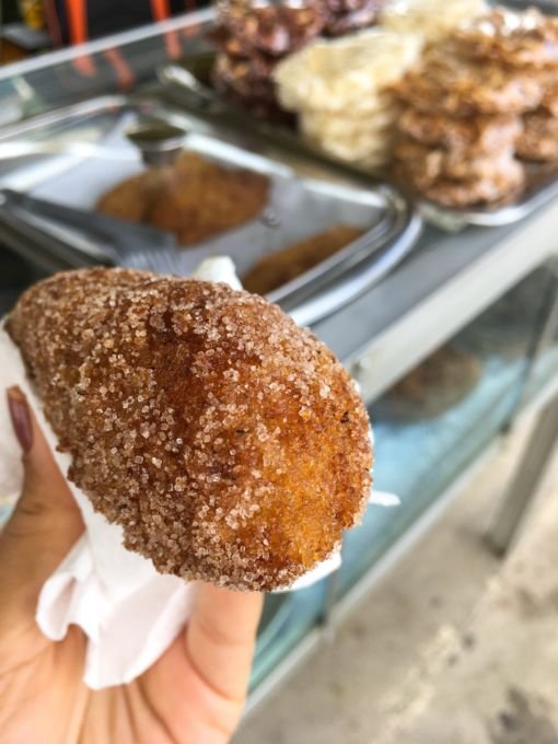 Bolinho de Estudante - fresquinho e quentinho é igual a abraço com carinho.