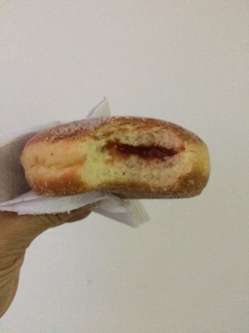 Relevem, foi minha mãe que fez a fotoca; mas dá pra perceber a massa bem aerada e caprichada no recheio.