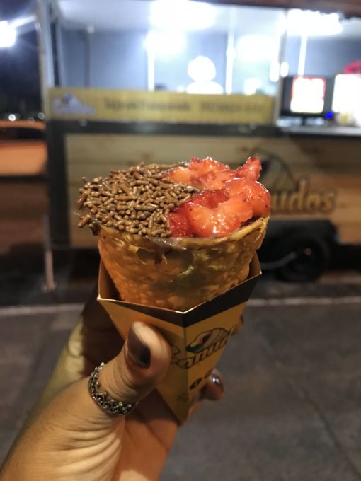 Bem caprichado mesmo no recheio e sem miséria de morango.