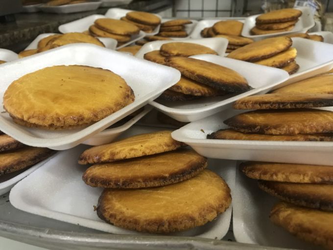 Assim como o pãozinho e o Bolo da Índia, as Broas de Milho da Padaria Favorita são de fato uma memória doce e emocionante: a carinha do meu pai quando reencontrou essas belezuras: não tem preço! Vi em seus olhos, a sua infância.